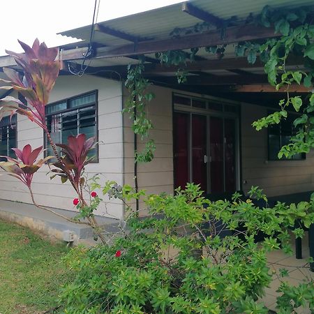 Pension Taitaa Tubuai Mataura Esterno foto
